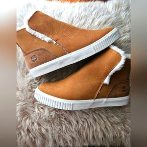 Timberland Skyla Bay Fur-Lined Leather Booties size 8